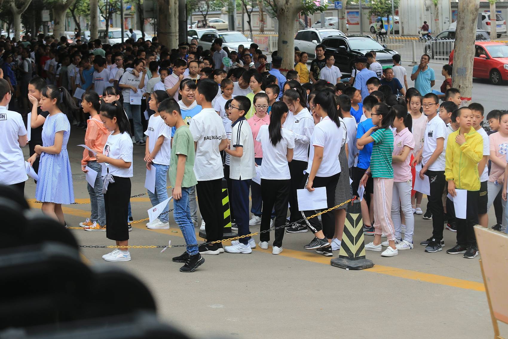 作业|“双减”开学首月，学生被迫在校赶作业：“还没写完，老师就把答案讲了”