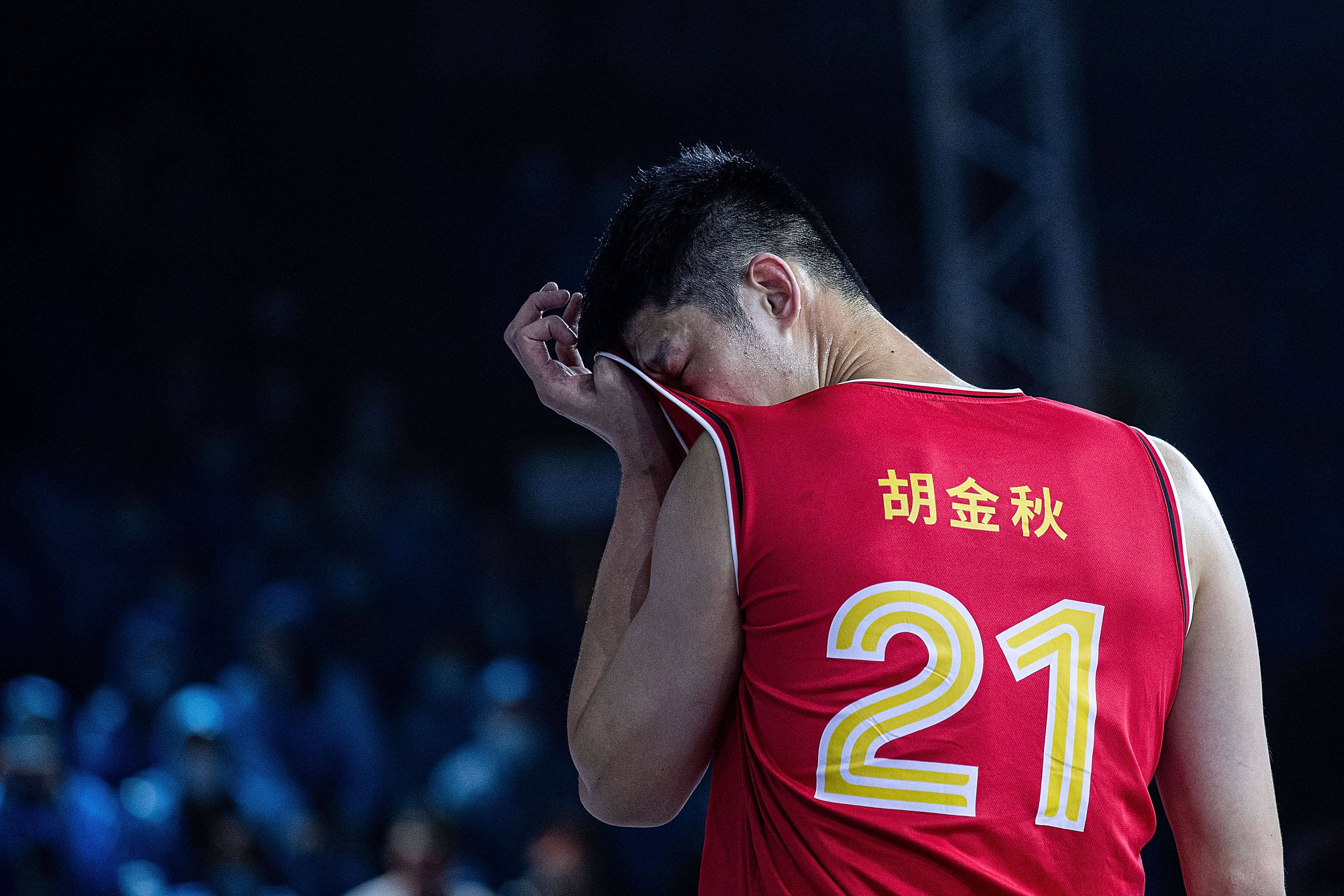 9月26日,联合队球员胡金秋在比赛中.