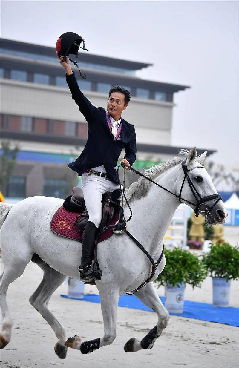 成功卫冕!小榄"骑士"梁锐基再获全运会马术障碍个人赛冠军