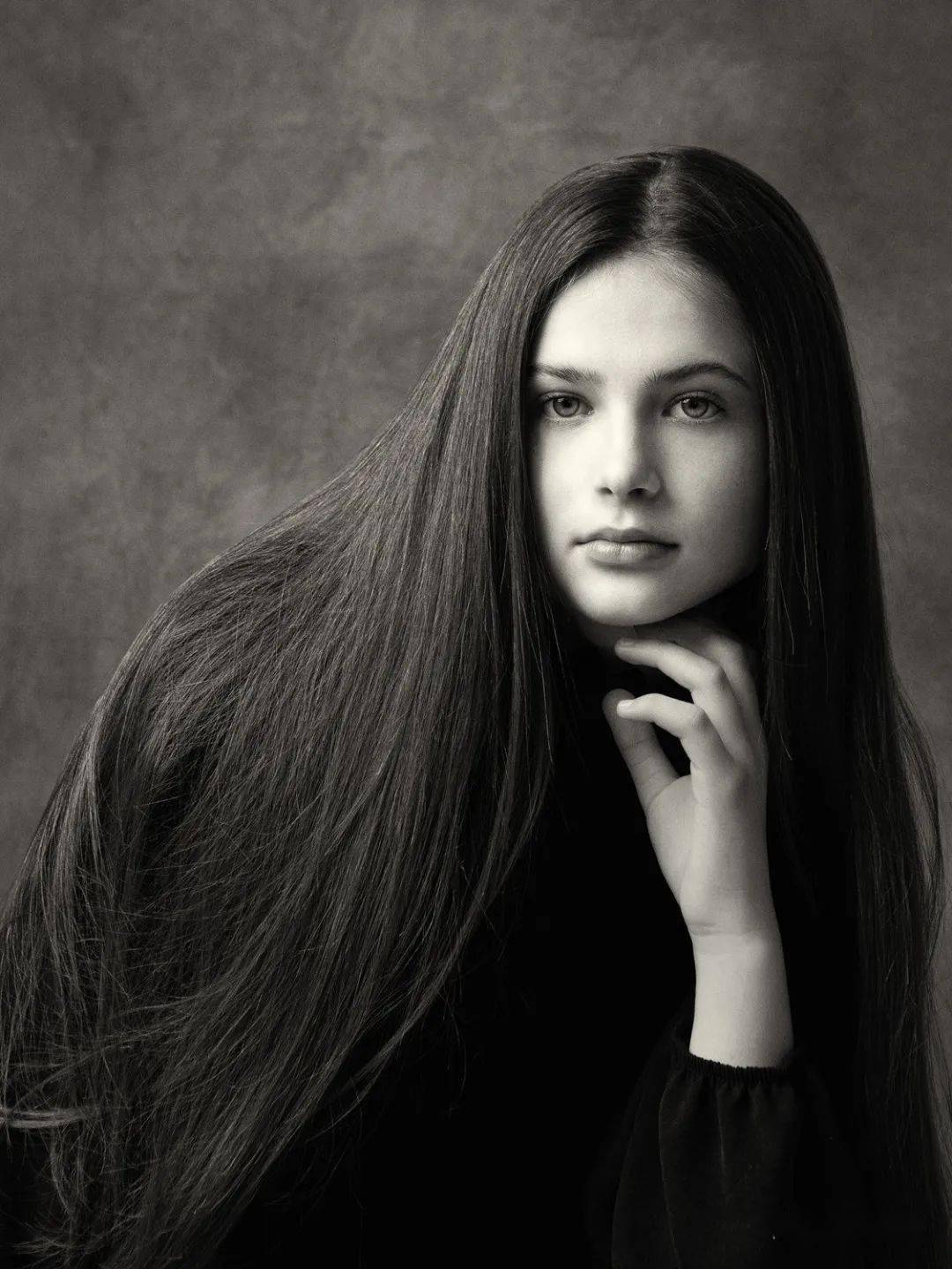 散发着迷人魅力的女性人物肖像_摄影