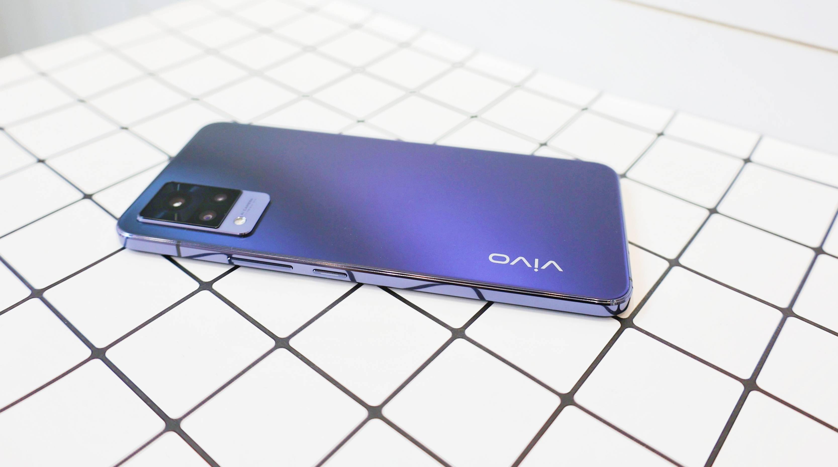 s9手机之后,我便改观了,第一次见到把刘海屏做得这么漂亮的耶!