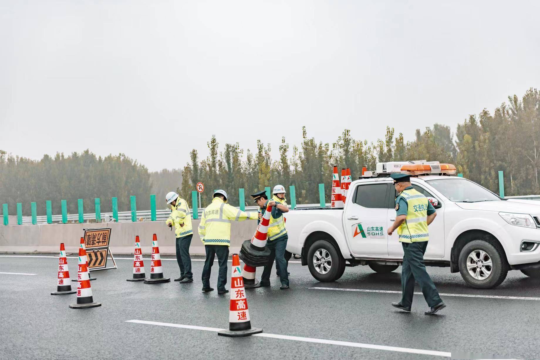 山东省厅交管局在济南举办高速公路突发事件应急演练