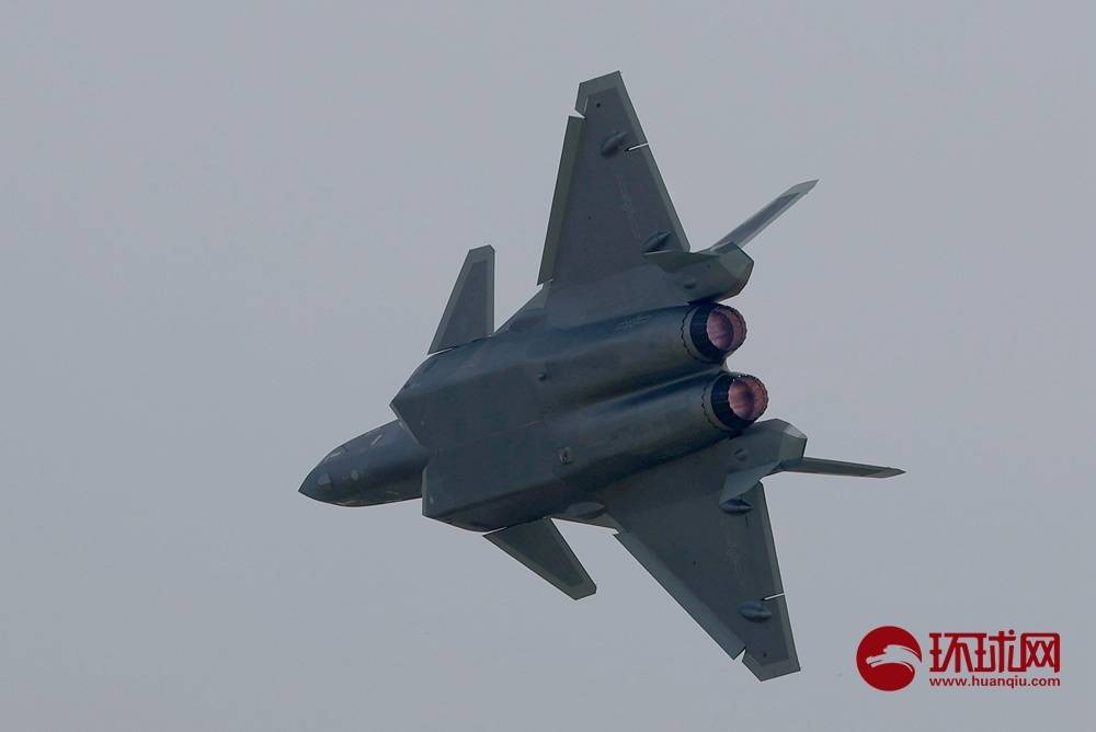 "歼20是共军最精锐的战机,它的攻击武器一直受到西方关注,在这次航展