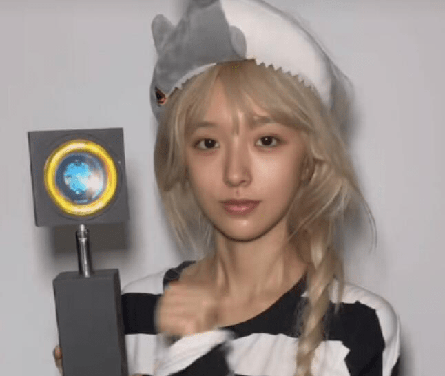 千万粉网红机智张素颜曝光颜值比路人高皮肤黑了不少