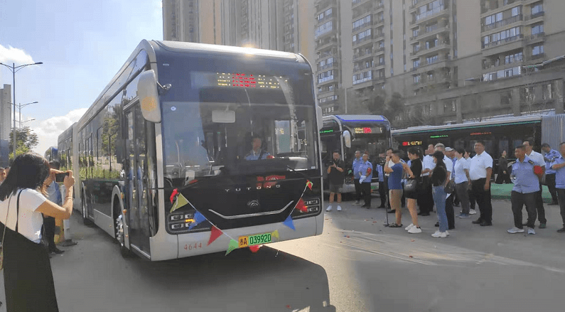 贵阳中心城区消失多年的铰链车回来了_公交集团