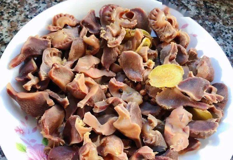 泡椒鸡胗,又脆又爽口,特别有嚼劲!