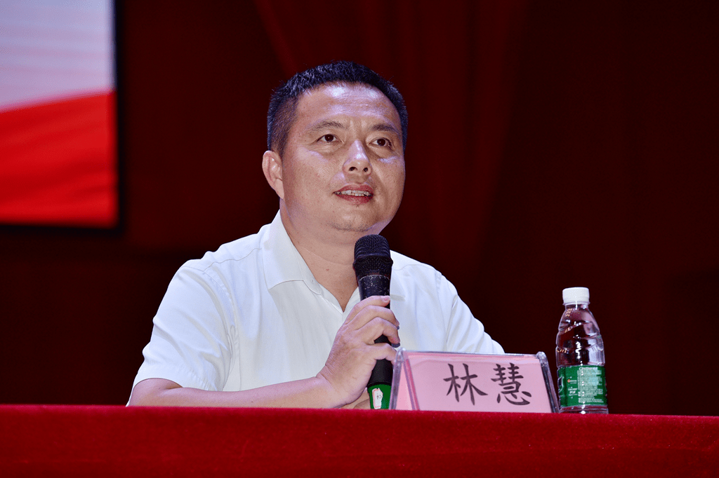 出席活动的领导林慧副校长围绕学校如何落实国家禁毒委,教育部关于