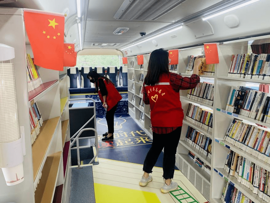 滨海新区图书馆汽车图书馆积极开展 文化"三下乡"活动