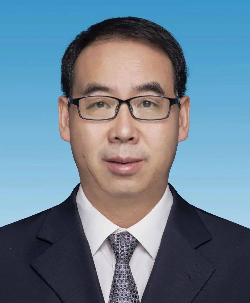 李昂,男,汉族,1971年10月生,大学,文学学士,编辑,中共党员,现任乌海