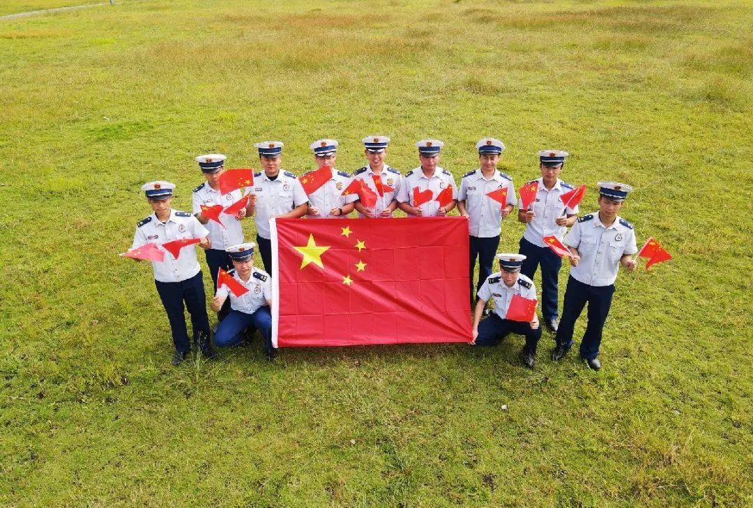 国旗同框在新中国成立72周年之际中华崛起势如虹盛世华夏七十二载1949