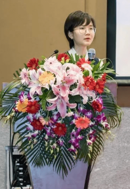 周洵全经联健康产业顾问中国中药协会市场专委会秘书长发布《以中药