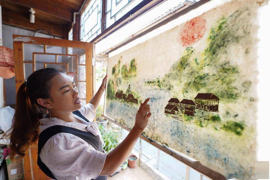 贵州丹寨：古法造纸闯新路 乡村振兴添动力
