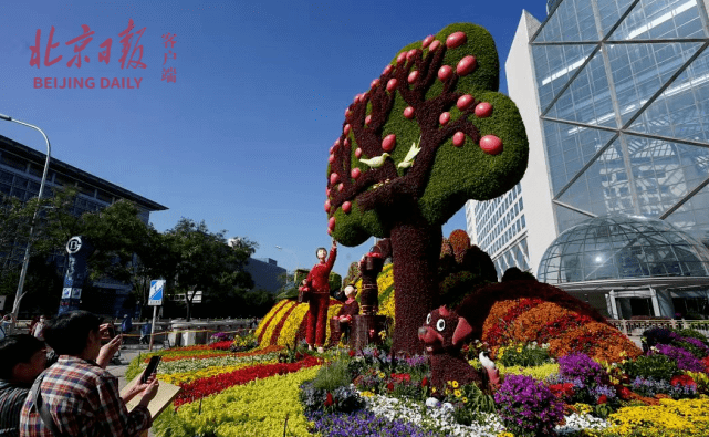 西单今年国庆花坛里有您的小幸福吗？本端对话总设计师蓝海浪