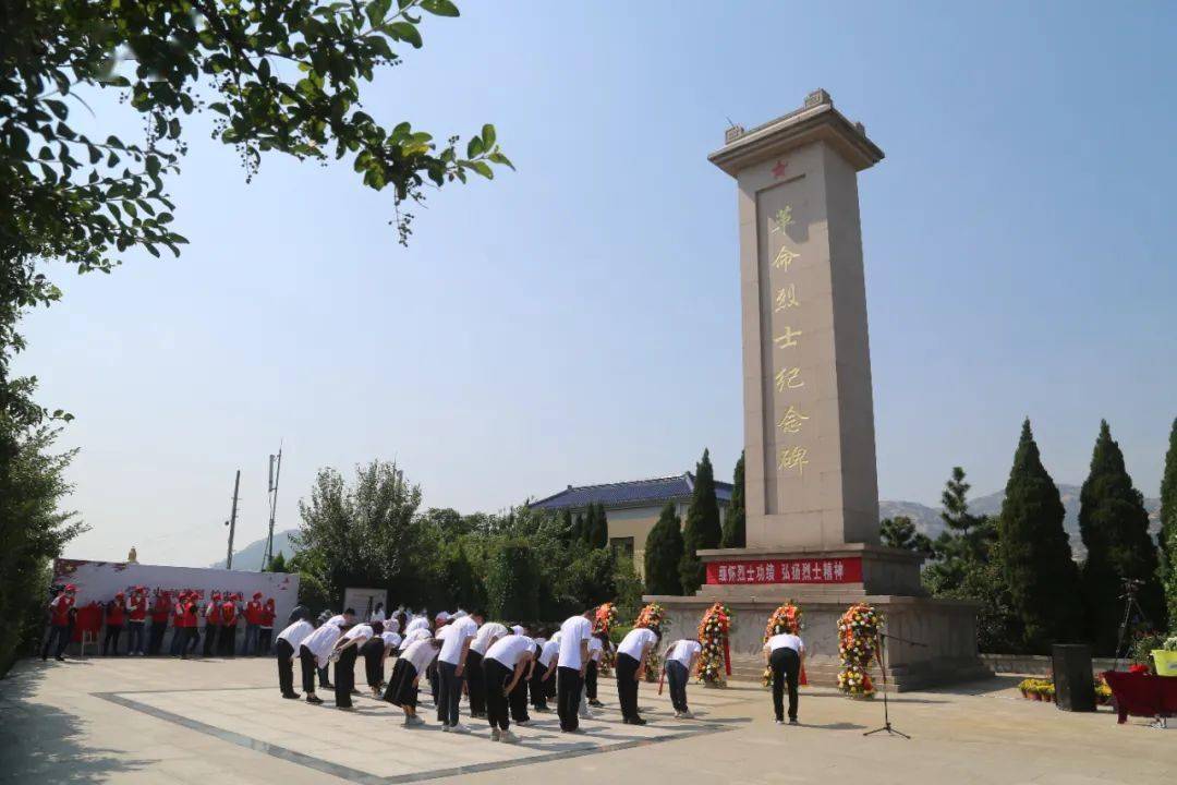 代表参与国家退役军人事务部,共青团中央联合发起的"为烈士献花"直播