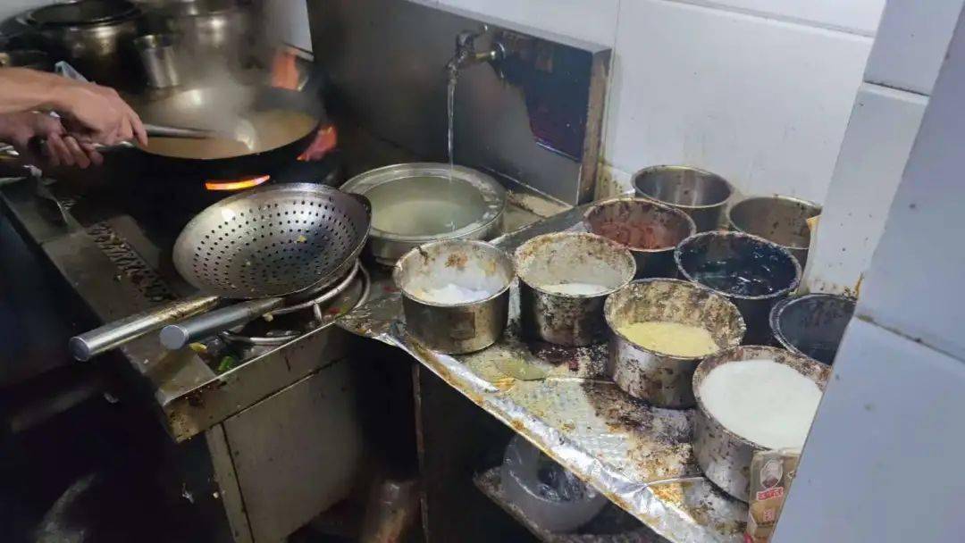 丽水市区多家餐饮店后厨曝光这三家官方点名表扬