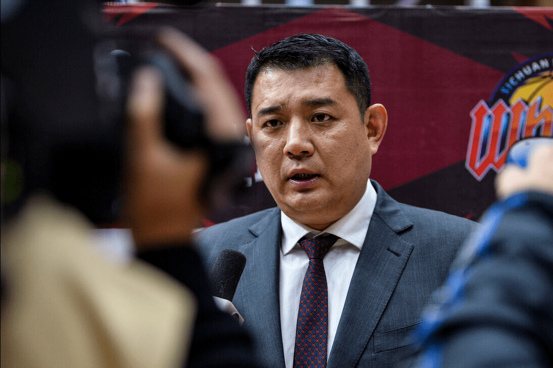 巩晓彬下课后首次发声,正面回应山东男篮换帅,一细节耐人寻味