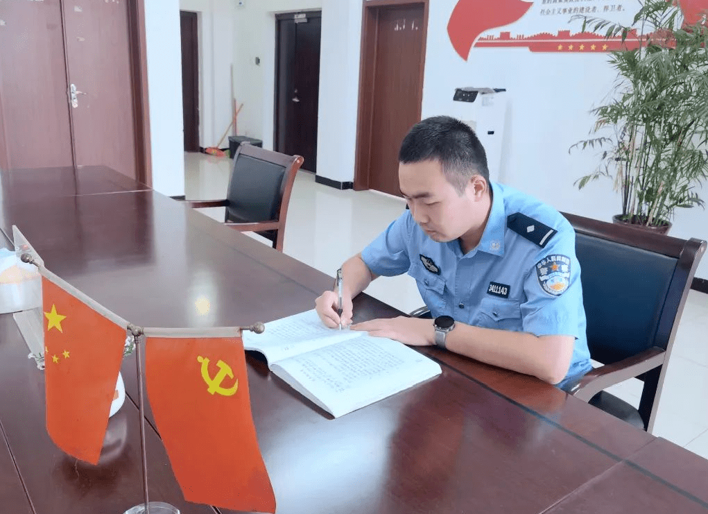 青山监狱|民警 王鹏翮2019年入警的我,刚适应监狱工作,便在懵懵懂懂中