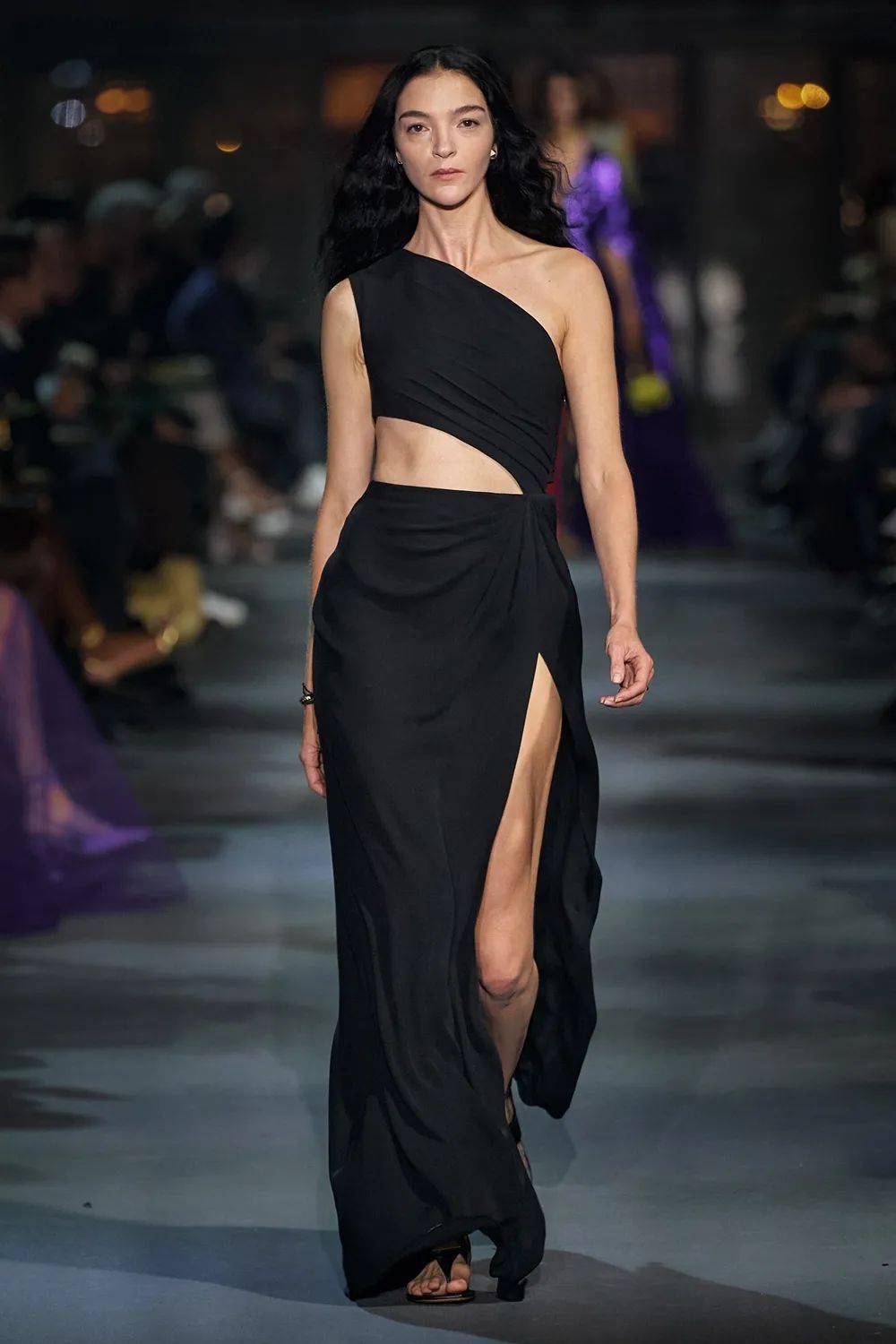 廓形 Valentino 2022 春季系列发布，刺绣、蕾丝、印花…… 尽显高级！