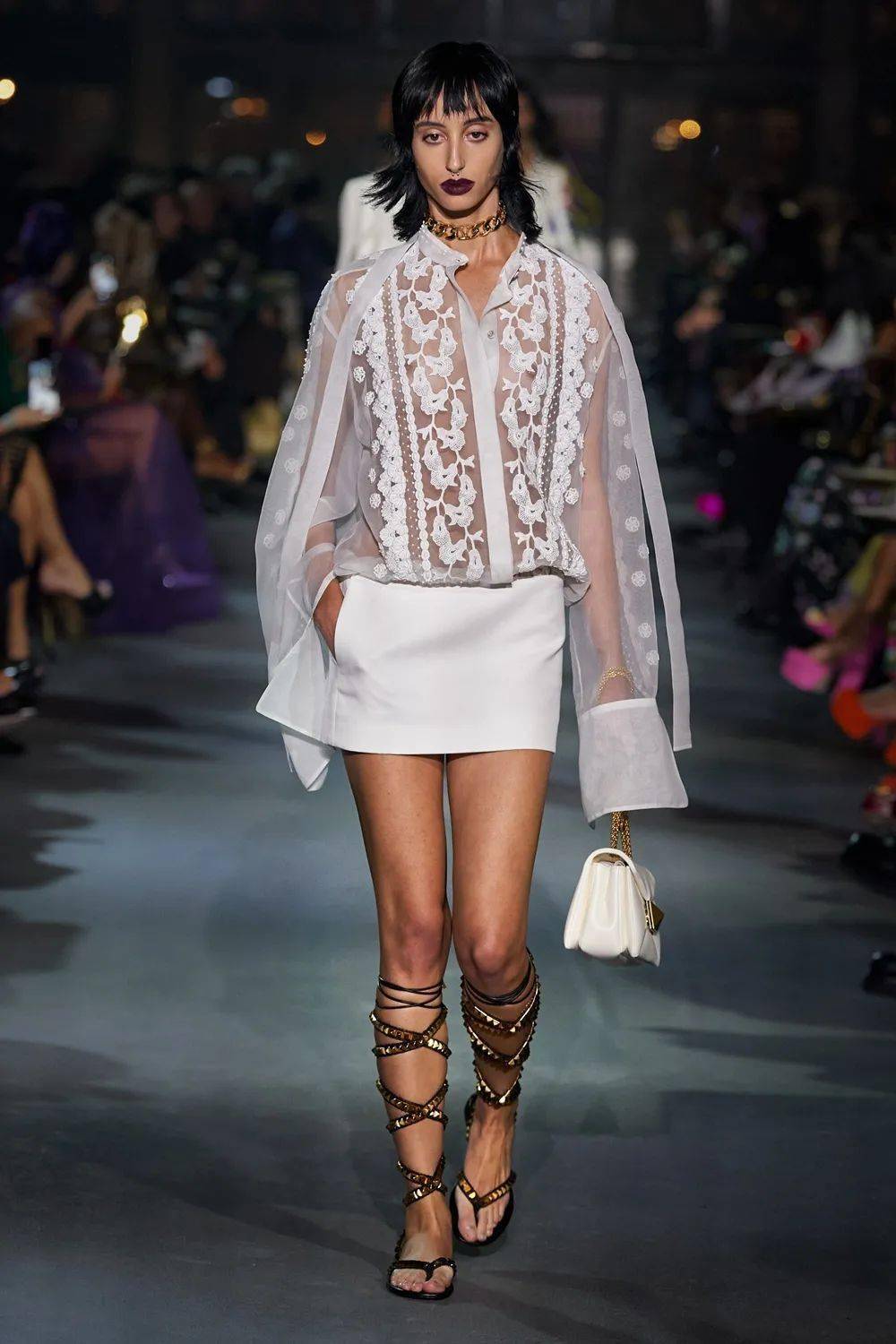 廓形 Valentino 2022 春季系列发布，刺绣、蕾丝、印花…… 尽显高级！