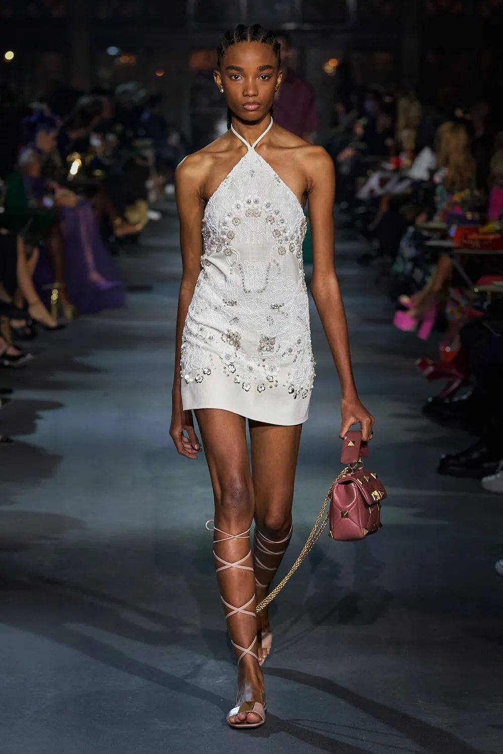 廓形 Valentino 2022 春季系列发布，刺绣、蕾丝、印花…… 尽显高级！