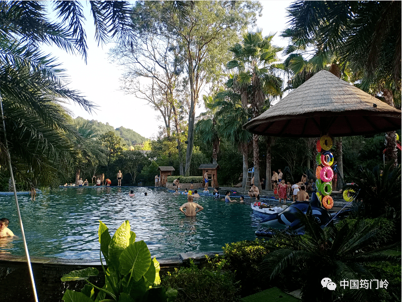 国庆第一天,筠门岭镇景区热闹非凡_温泉