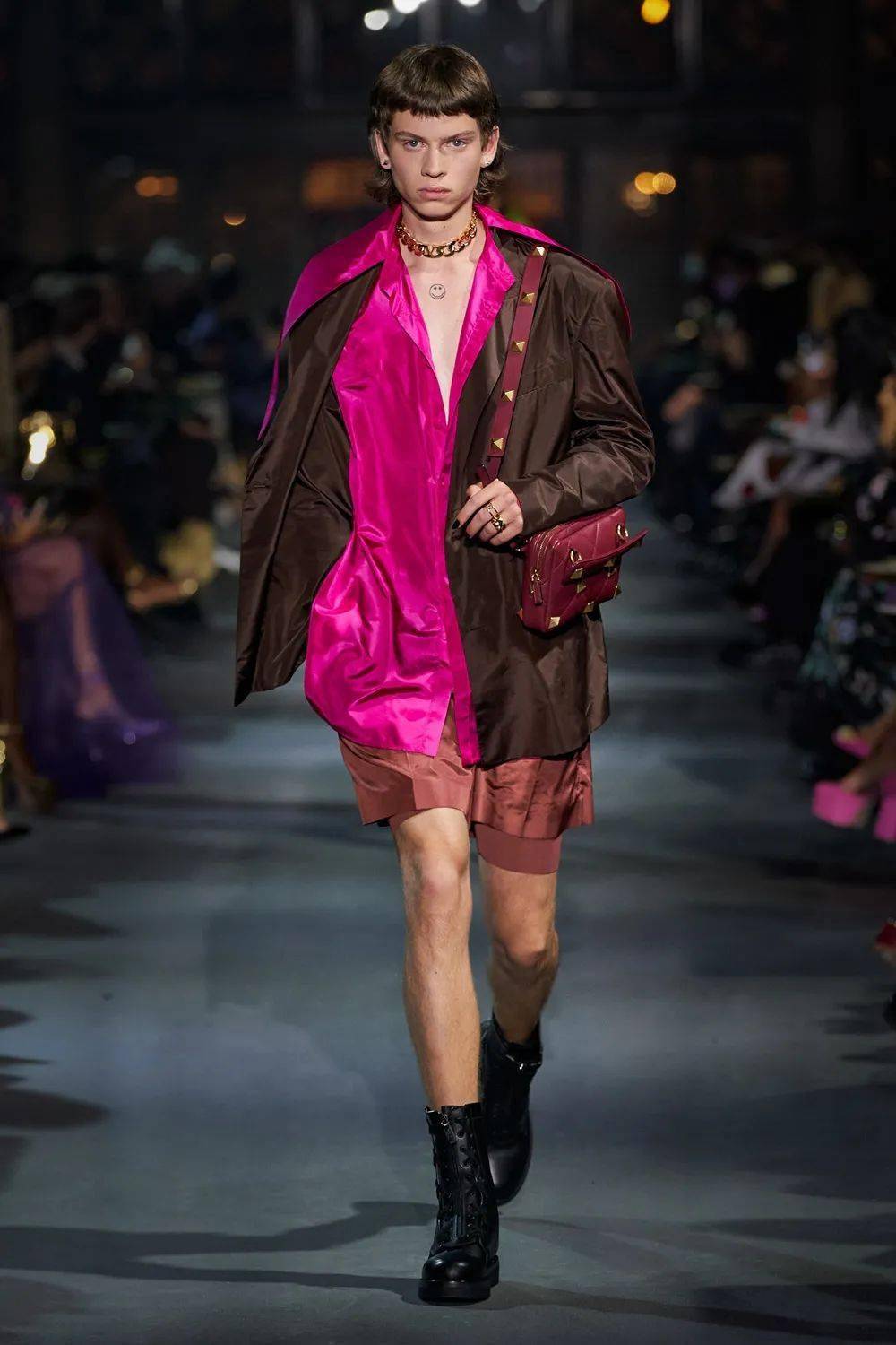 廓形 Valentino 2022 春季系列发布，刺绣、蕾丝、印花…… 尽显高级！