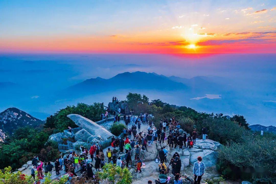 置身泰山,令人神往.