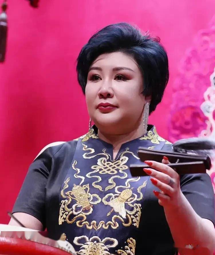 教育女孩德云董事长王慧是个好榜样登台是个角儿居家特贤惠