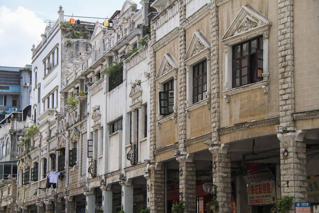 在这些建筑中,可以明显看到梧州中西交融的特质,过往历史中,西方文化
