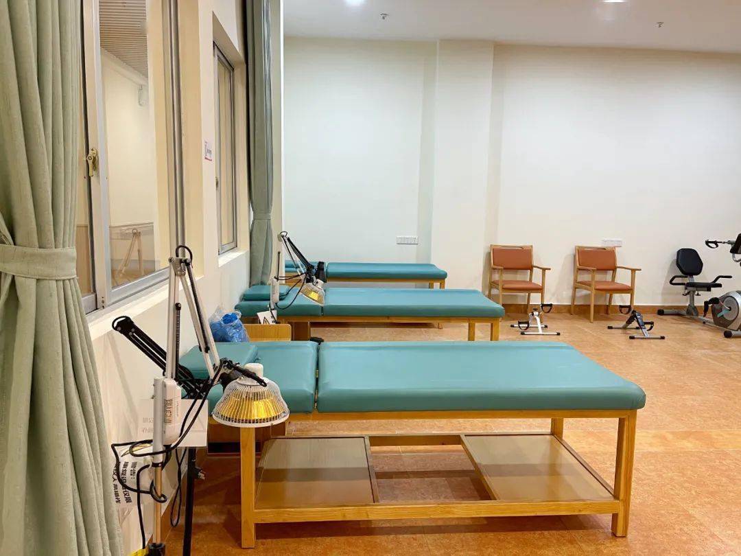 康复室▲康复评估室▲厨房来源:新兴县融媒体中心记者:顾月丽,叶聪