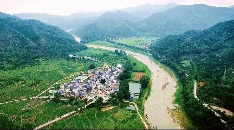 田源镇肖屋村百年鱼梁迎客忙文旅融合发展赋能乡村振兴