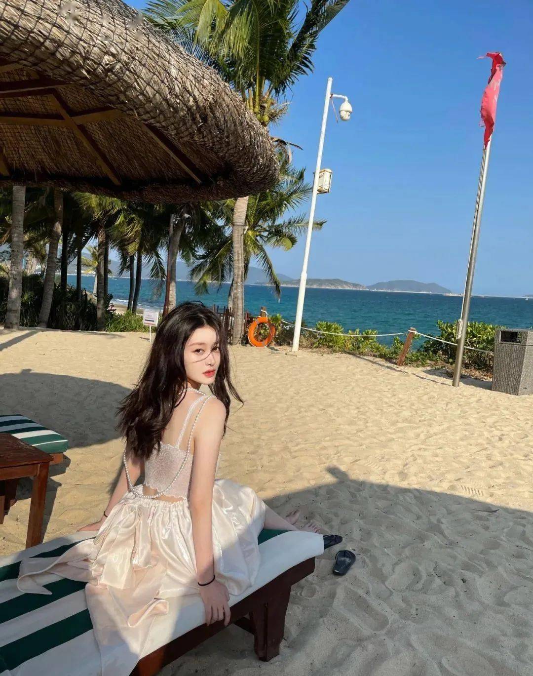 当171cm空姐脱下制服穿上包臀裙这画面太美我不敢看