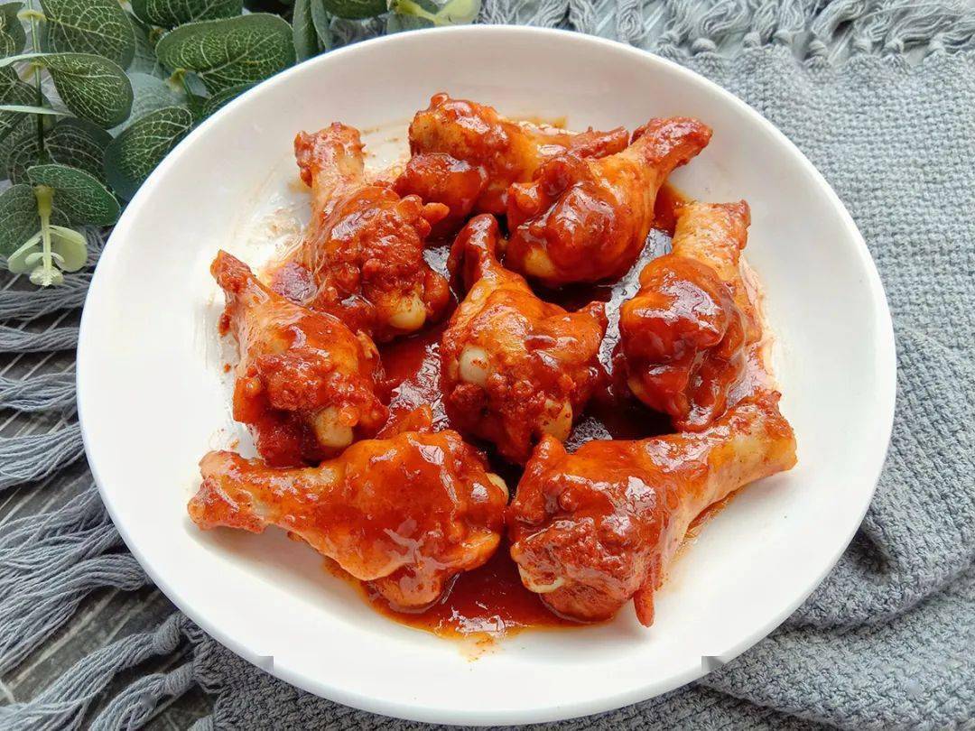 红烧奥尔良鸡翅根,肉嫩味香,好吃到舔手指_女人