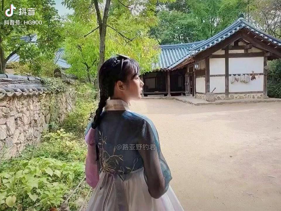 韩国路亚女钓手安贞恩,发一个以前穿韩服拍的库存给大家看看韩国路亚