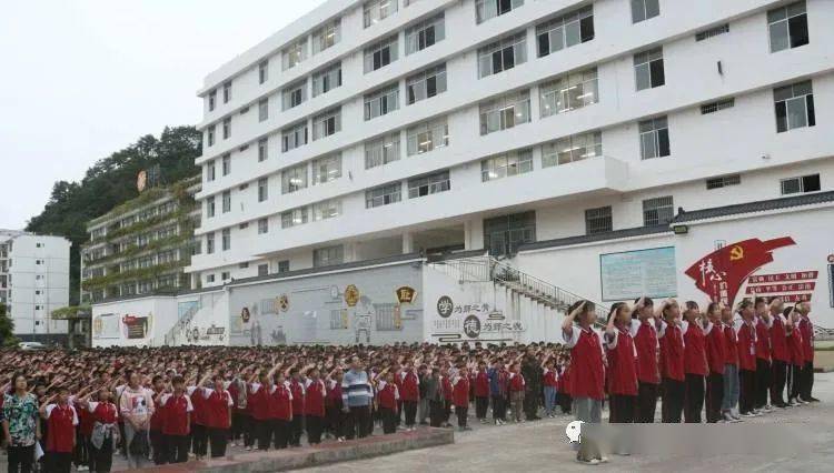 国旗|巴马各学校开展多彩活动 喜迎国庆