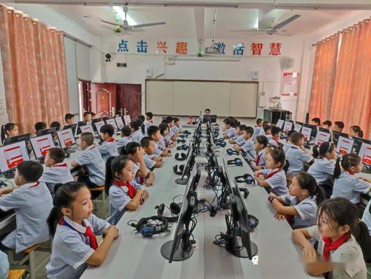 国旗|巴马各学校开展多彩活动 喜迎国庆