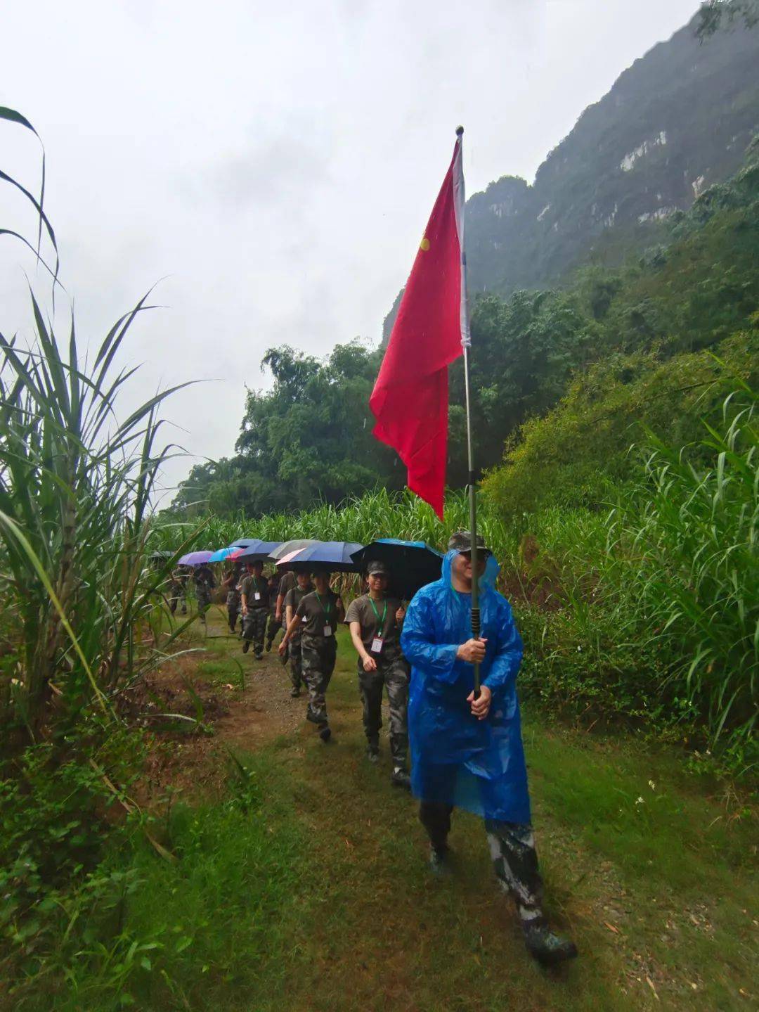 重走红军路龙州红军路位于上龙乡,在上龙村水陇屯和新联村甫茶屯之间