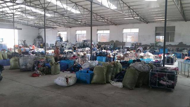 市场 日赚 20 万！你扔的二手货在非洲是宝，破产老板靠二手衣服东山再起