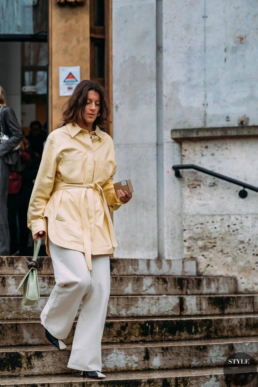 风衣 如何实现一衣多穿？你只需要件衬衫~