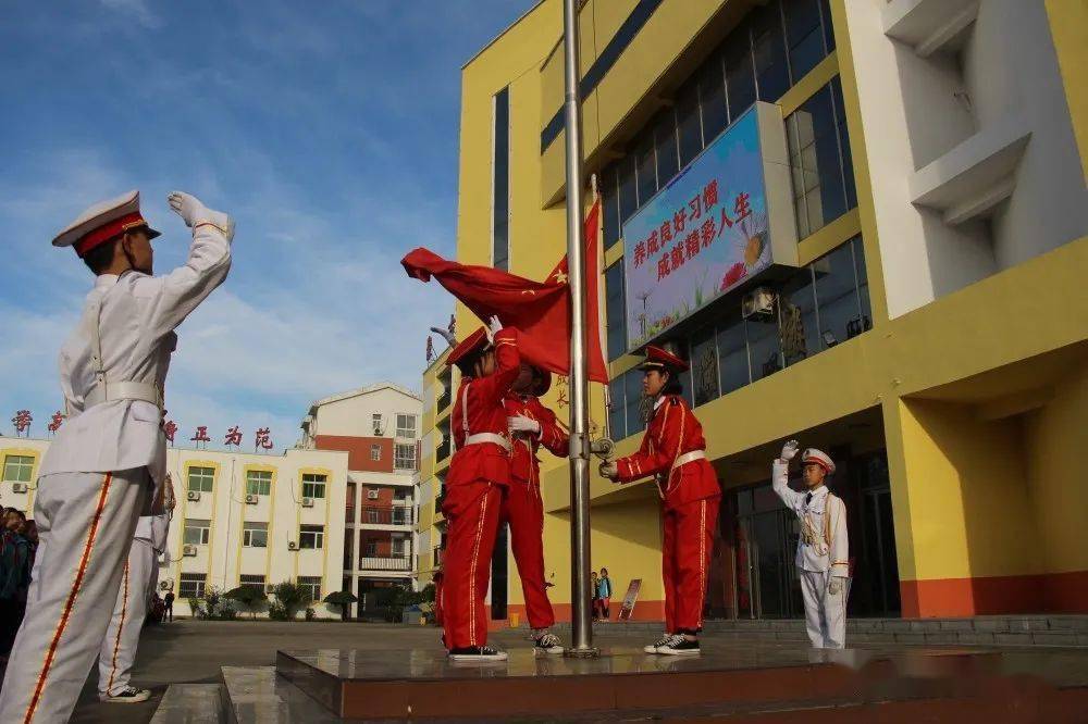 聚英学校小学部举行养成良好习惯成就精彩人生主题升旗仪式