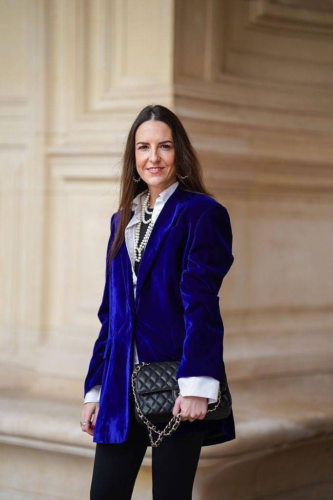 黑色 自带华丽光泽感的天鹅绒 营造复古又精致的Chic Style