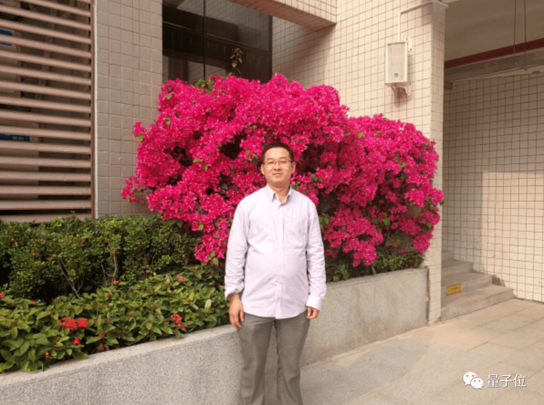 例如,现任深中数学竞赛教练的王坤,高中曾经获cmo金牌,保送北大数院