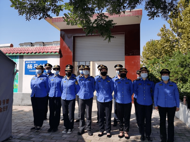 藁城区城管大队每天组织一百余名队员深入杨马村,刘家佐,小果庄等村庄