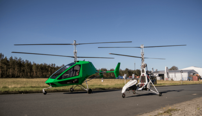 两架轻型直升机来了第四届进博会首批海运欧洲展品到洋山港