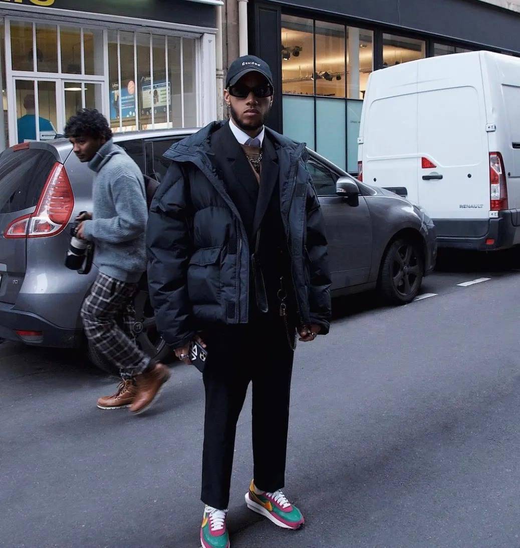 北面羽绒服的受众群体小到00后,大到爷爷老年辈,而中年男性在穿北面