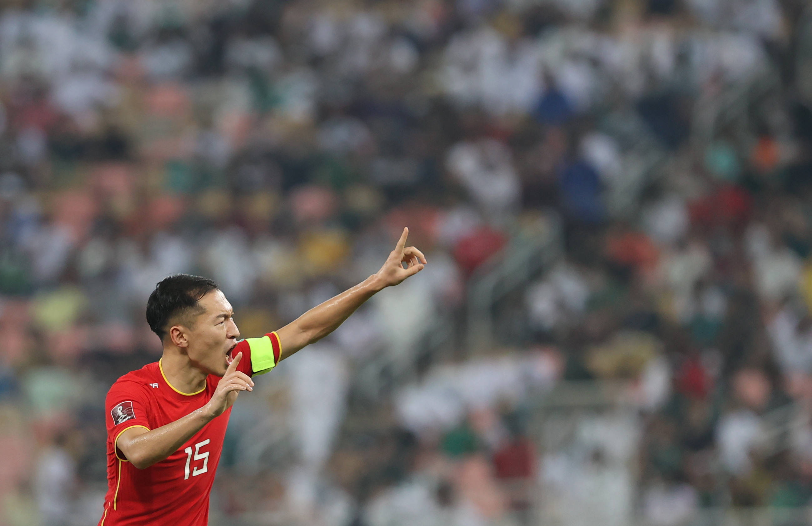 10月12日,中国队球员吴曦在比赛中庆祝进球.
