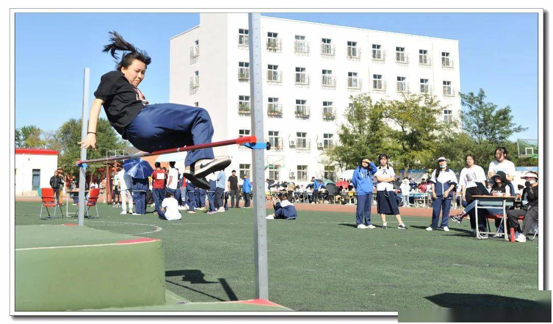 阳光下奔跑梦想中飞翔四合庄中学举行第53届田径运动会