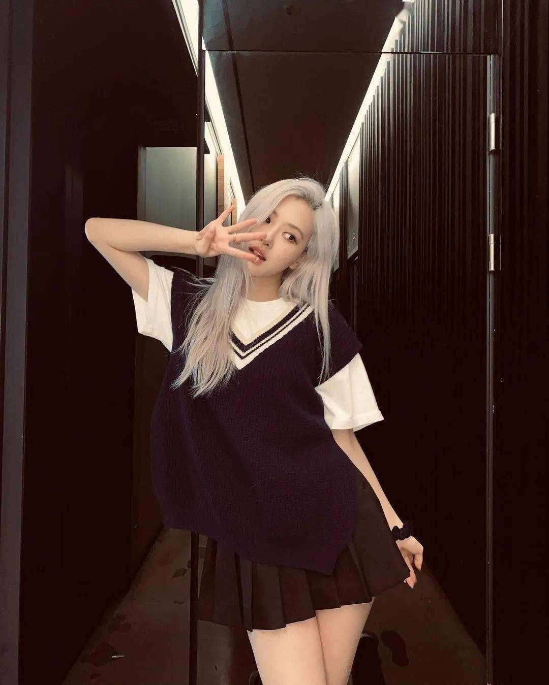 品牌 初秋OOTD，这件奶奶背心赢了！