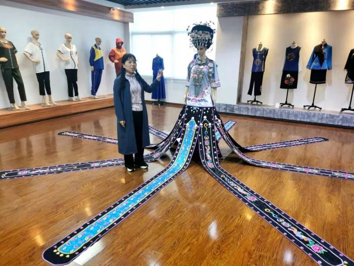 武陵 【锦绣计划·巾帼风采?】吴仙花:校园传授“针”功夫 创新理念“绣”时尚