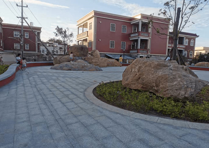 【和谐村创建】记营前村的小游园和亮堂堂的路_前人